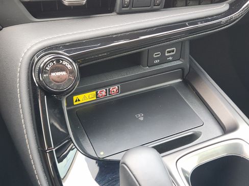 Used 2025 Lexus NX 250 FWD w/ Towing Package (2000 Lbs) image 15