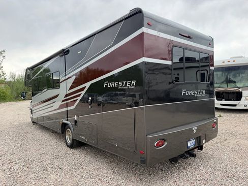 Used 2021 Ford E-450 and Econoline 450 Super Duty w/ Motorhome Prep Package RWD image 7