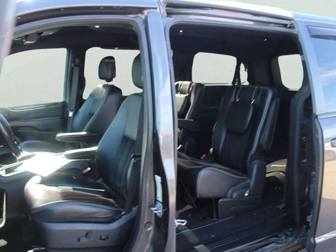 Used 2018 Dodge Grand Caravan SXT w/ Driver Convenience Group FWD image 6