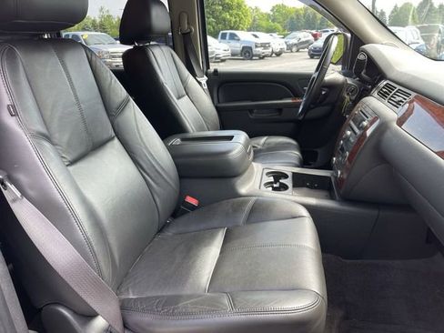 Used 2010 Chevrolet Suburban LT image 32