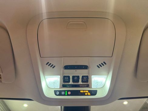 Used 2022 Buick Enclave Avenir w/ Avenir Technology Package image 38