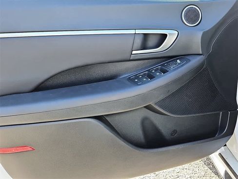 Used 2023 Hyundai Sonata SEL w/ Preferred Accessory Package image 12