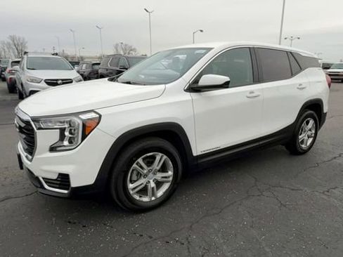 Used 2023 GMC Terrain SLE FWD image 4