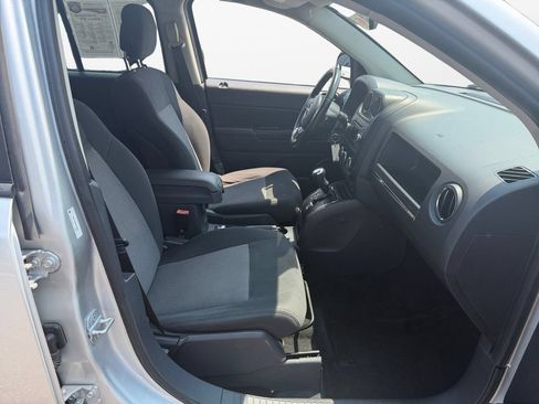 Used 2011 Jeep Compass Latitude AWD/4WD image 9