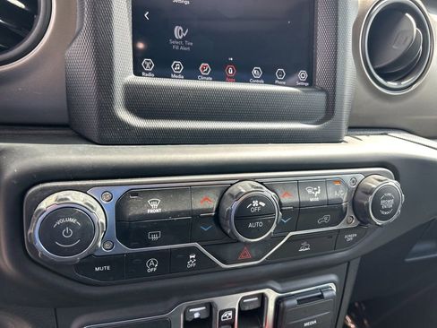 Used 2021 Jeep Wrangler Unlimited Sport image 38