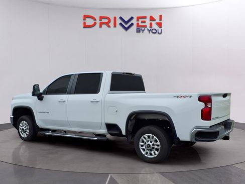 Used 2024 Chevrolet Silverado 2500 LT image 3