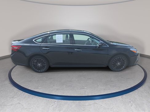 Used 2016 Toyota Avalon Touring FWD image 4