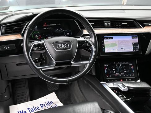 Used 2019 Audi e-tron Prestige w/ Prestige Package image 30