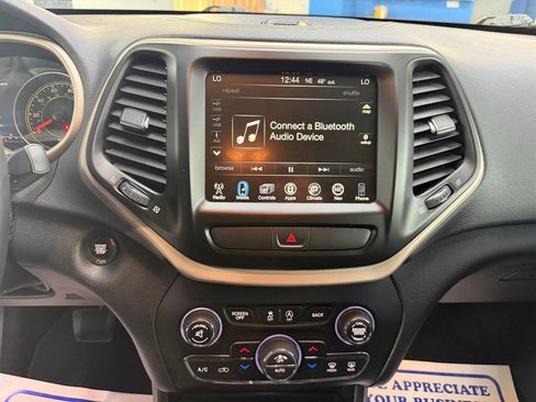 Used 2017 Jeep Cherokee Limited FWD image 24
