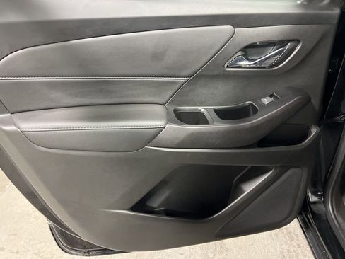 Used 2023 Chevrolet Traverse LT image 17