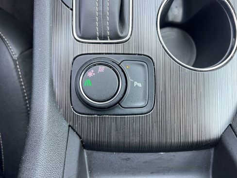 Used 2017 GMC Acadia SLT FWD image 26