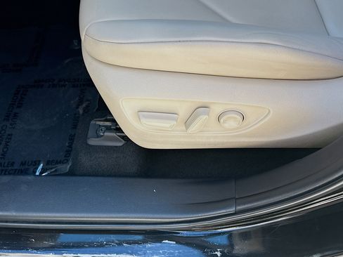 Used 2022 Toyota Highlander XLE image 18