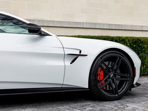 Used 2025 Aston Martin V8 Vantage Coupe image 21
