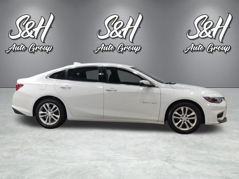 Used 2017 Chevrolet Malibu LT FWD image 18
