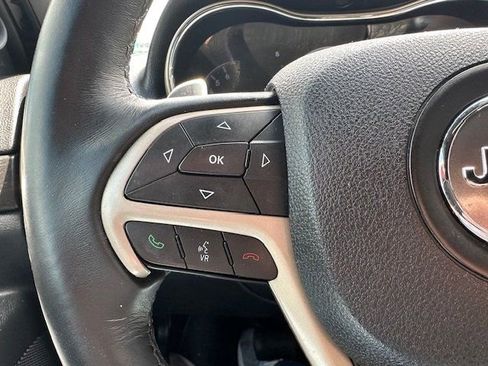 Used 2017 Jeep Grand Cherokee Laredo image 12