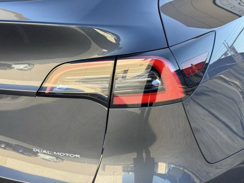 Used 2021 Tesla Model Y Long Range AWD/4WD image 36