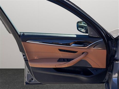 Used 2021 BMW 530i xDrive w/ Premium Package image 21