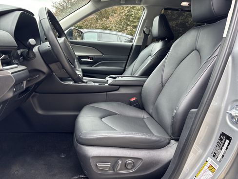 Used 2025 Toyota Grand Highlander FWD image 16