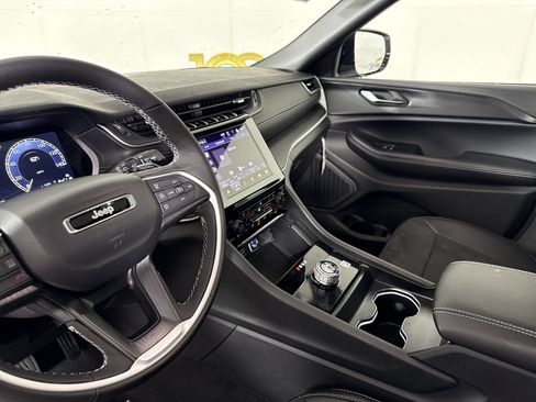 New 2025 Jeep Grand Cherokee Altitude image 24