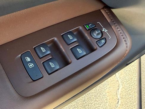 Certified 2023 Volvo XC60 B5 Ultimate w/ Climate Package image 15