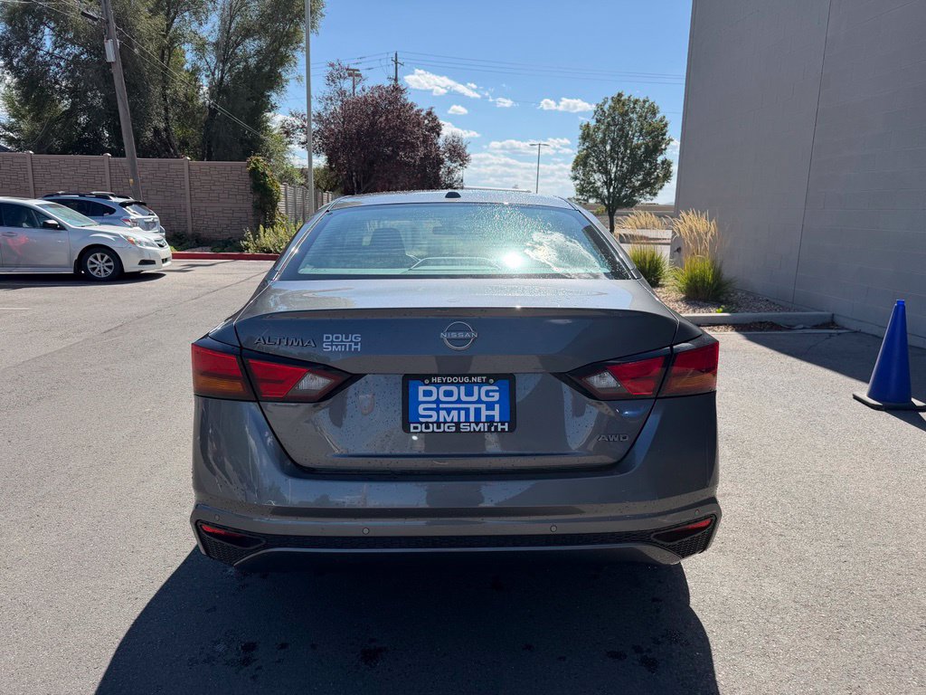 Used 2025 Nissan Altima 2.5 SV AWD/4WD image 4