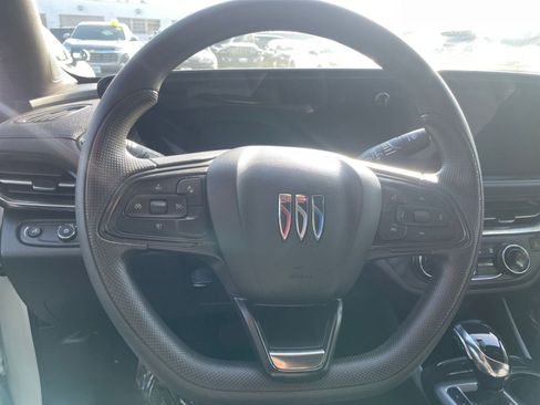 Used 2025 Buick Envista Preferred image 28