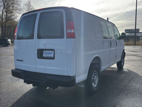 New 2025 Chevrolet Express 3500 image 29