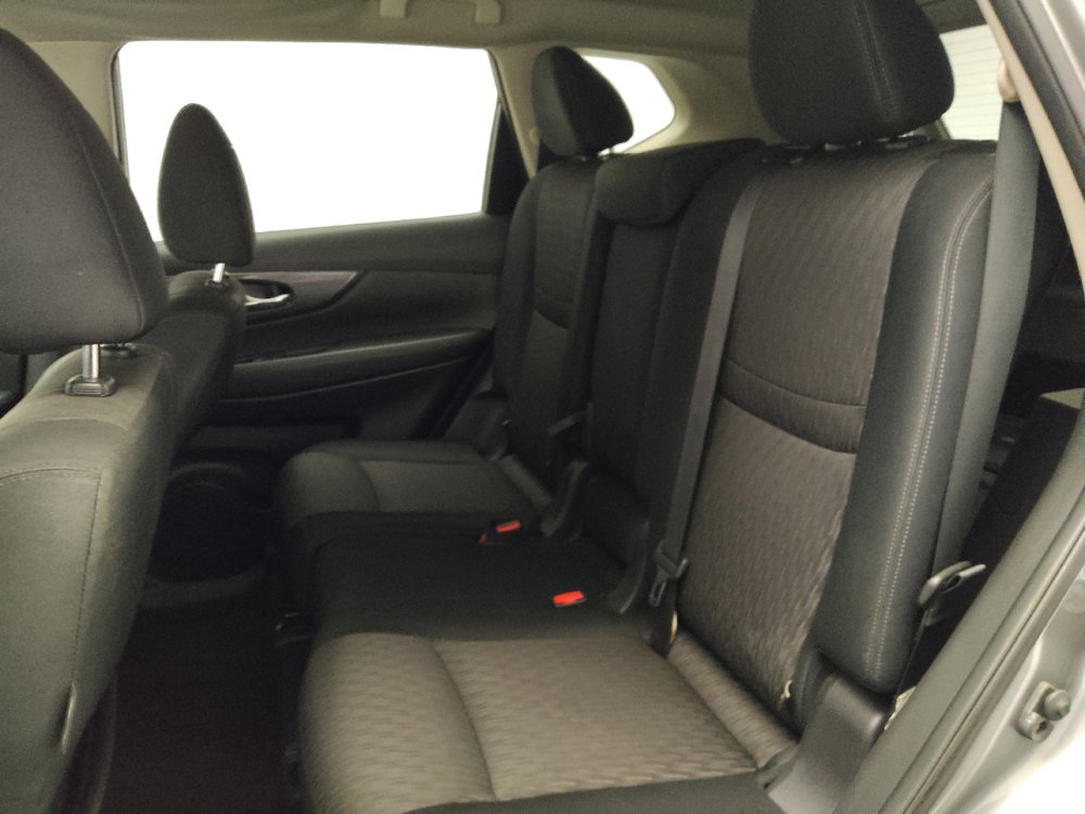 Used 2017 Nissan Rogue SV FWD image 18