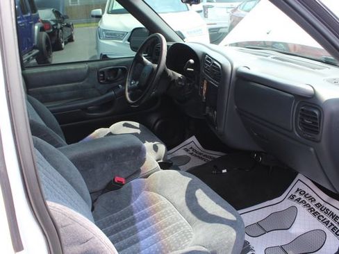 Used 2000 Chevrolet S10 Pickup Xtreme w/ Preferred Equipment Group RWD image 24