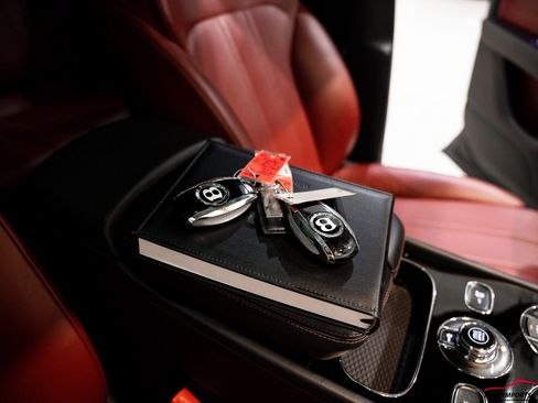 Used 2018 Bentley Bentayga image 78