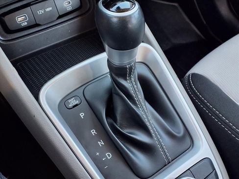 Used 2023 Hyundai Venue SEL image 24