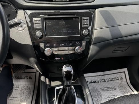 Used 2018 Nissan Rogue SV AWD/4WD image 19