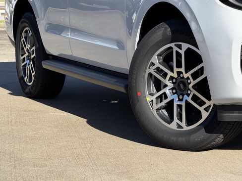 New 2026 Ford Expedition Active image 3