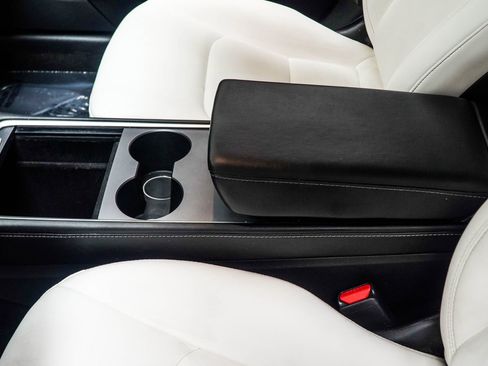 Used 2021 Tesla Model 3 Standard Range Plus image 17