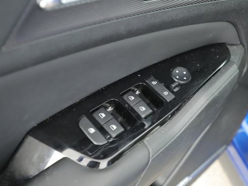 Used 2023 Kia Sportage SX image 5