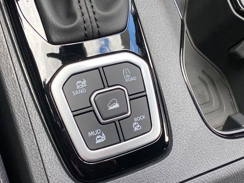 New 2026 Nissan Frontier SV AWD/4WD image 19