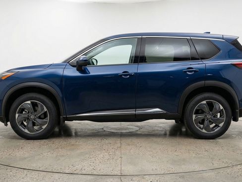 Used 2025 Nissan Rogue SV FWD image 5