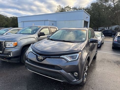Used 2018 Toyota RAV4 XLE image 1