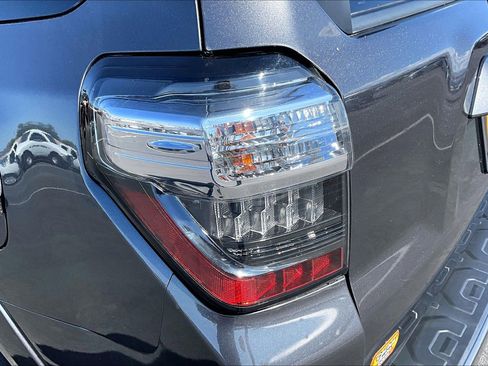 Used 2016 Toyota 4Runner SR5 AWD/4WD image 29