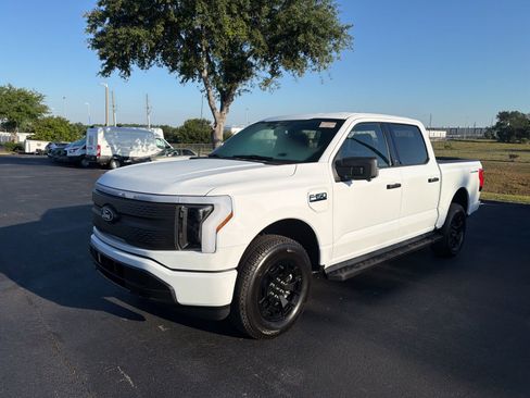Certified 2025 Ford F150 Lightning XLT AWD/4WD image 18