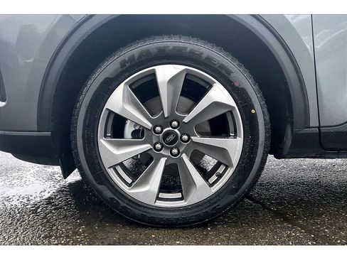 Used 2025 Ford Escape Platinum image 9