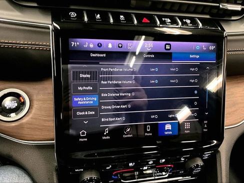 Used 2025 Jeep Grand Cherokee Summit image 38