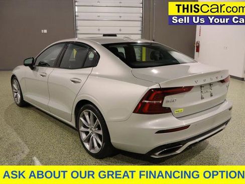 Used 2021 Volvo S60 T5 Momentum w/ Premium Package image 5