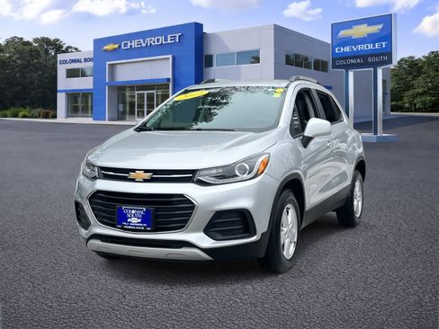Certified 2022 Chevrolet Trax LT w/ LT Convenience Package image 2