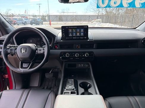 Certified 2025 Honda Pilot TrailSport image 12