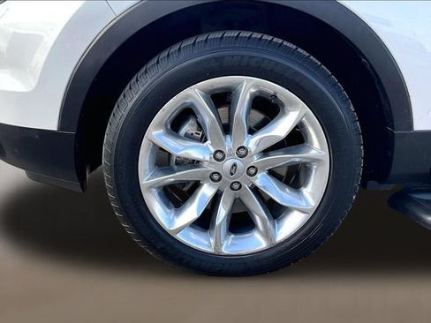 Used 2014 Ford Explorer XLT w/ Equipment Group 201A AWD/4WD image 5