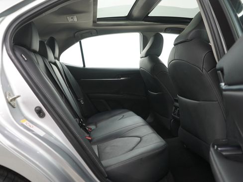 Used 2018 Toyota Camry XSE image 12