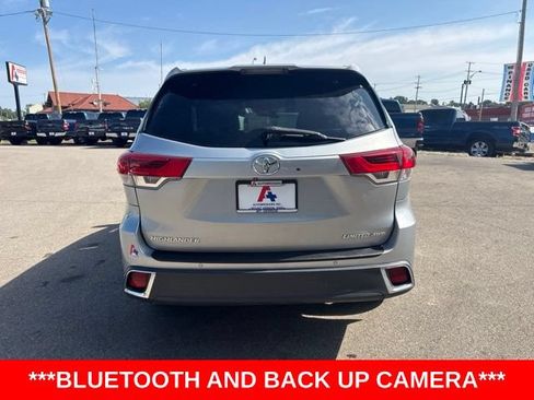 Used 2017 Toyota Highlander Limited Platinum w/ Carpet Mat Package AWD/4WD image 4