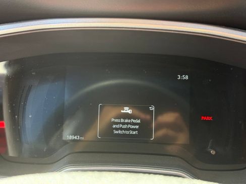 Used 2024 Toyota Corolla Cross AWD Hybrid w/ Convenience Package image 10