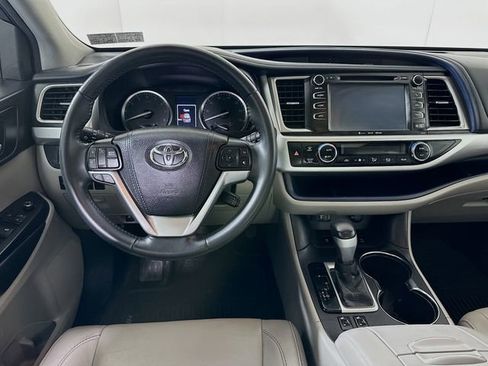Used 2016 Toyota Highlander XLE AWD/4WD image 22